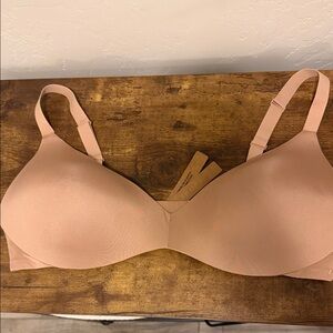 NWT SKIMS Everyday Wireless Push-Up Plunge Bra – Size 42D, Nude (Clay)